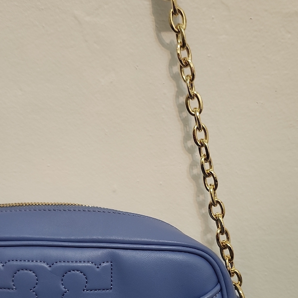Tory Burch Quilted Crossbody Bag in Periwinkle Blue with Gold Chain - Picture 3 of 15